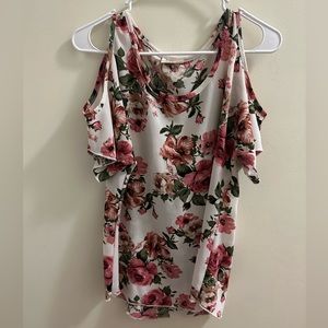 Free Kisses open shoulder top EUC